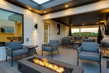 Modern Luxury Hot Tub Mini Golf Elevator Views *