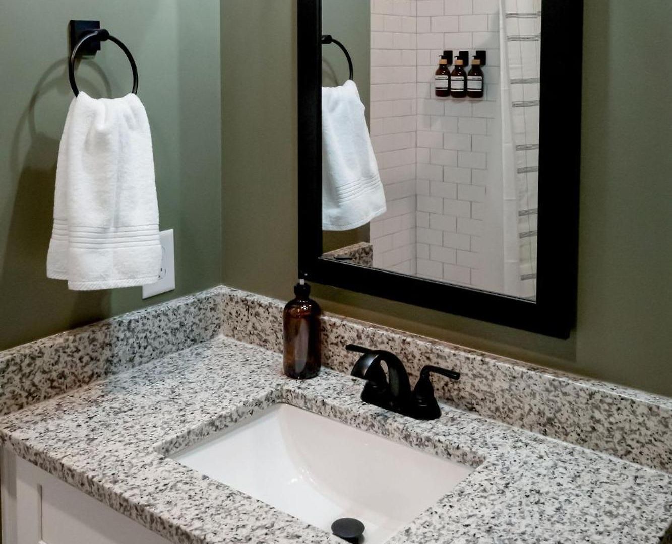 New With 2 Beds 7 Mins To Broadway Apartment
