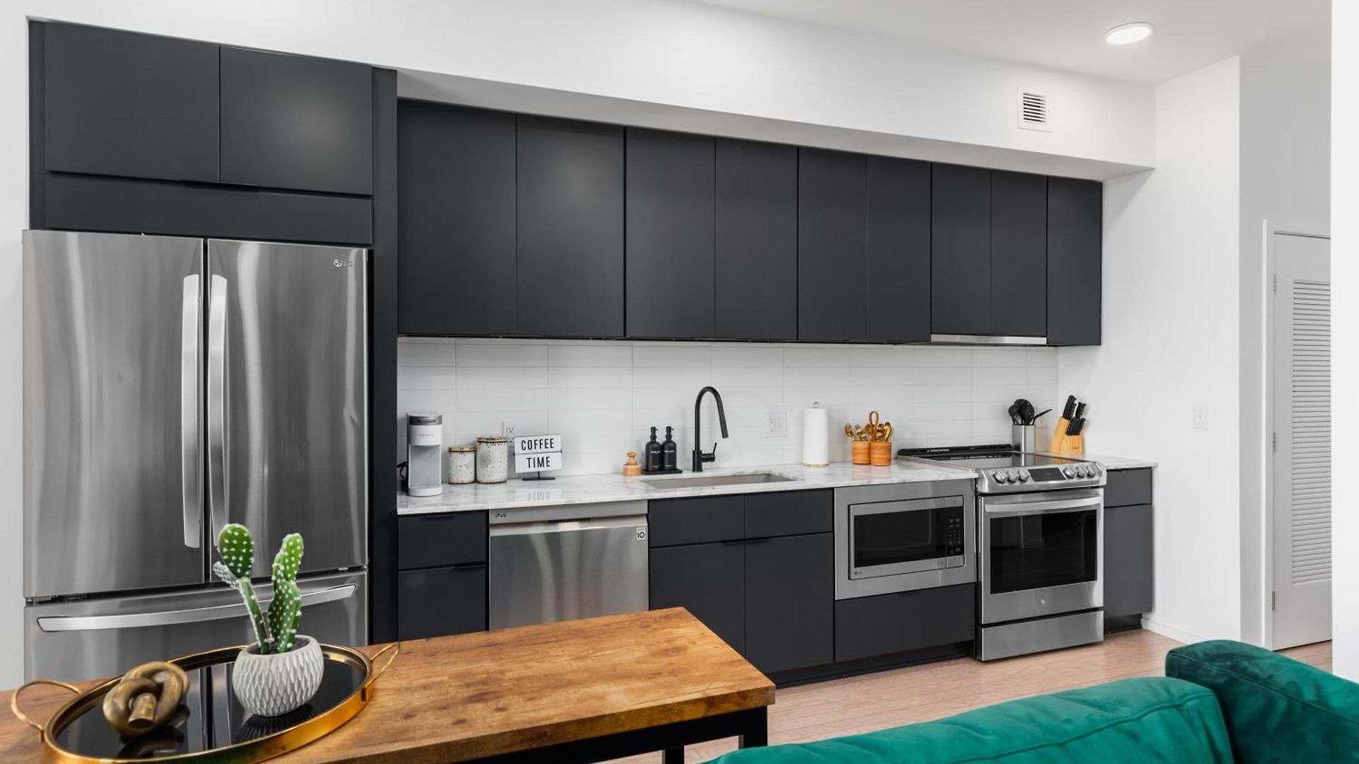 River View High-end With Private Patio And Free Parking *