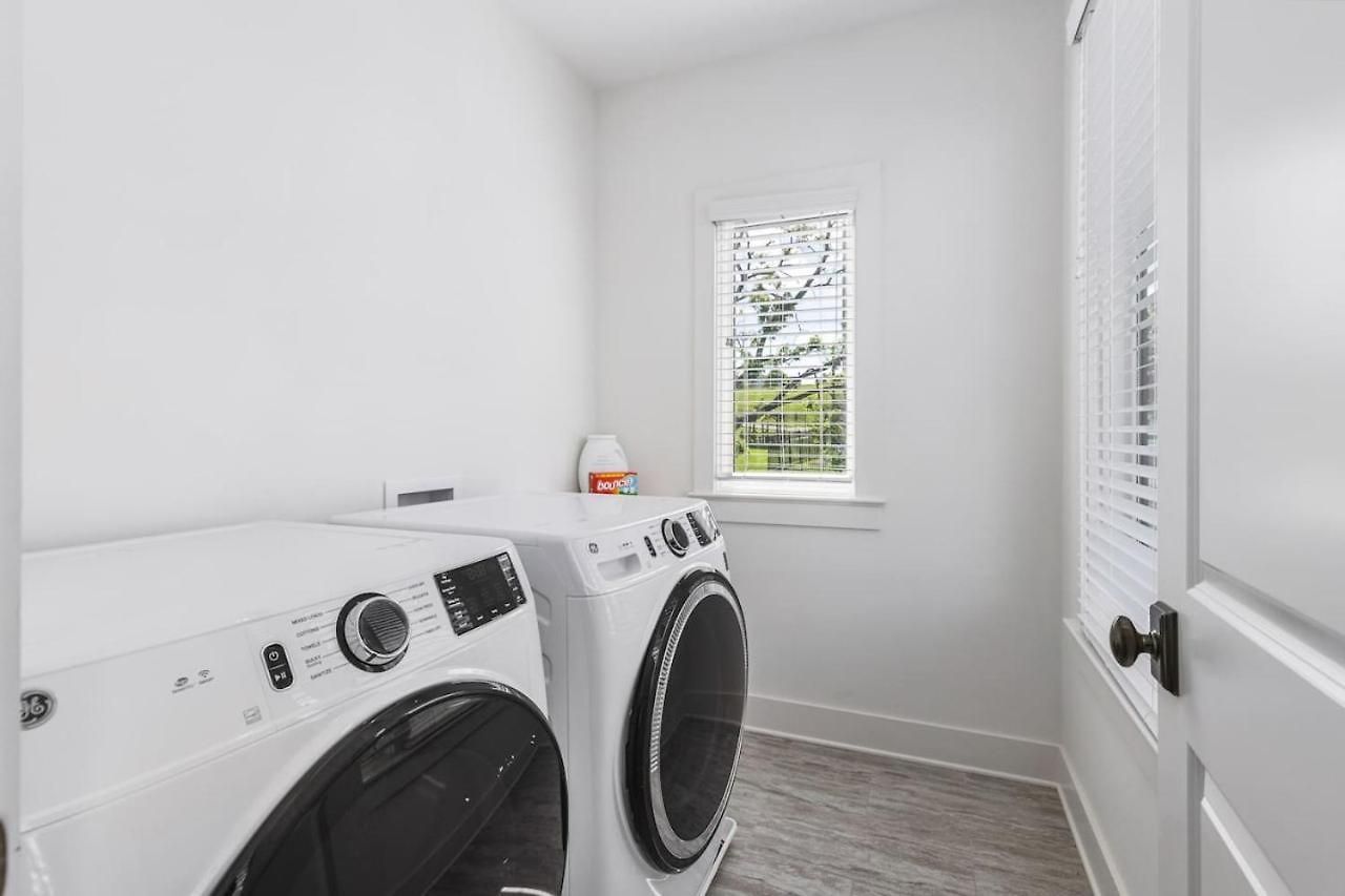 Walk To Belmont, 12 South With Private Patio And Garage Nashville