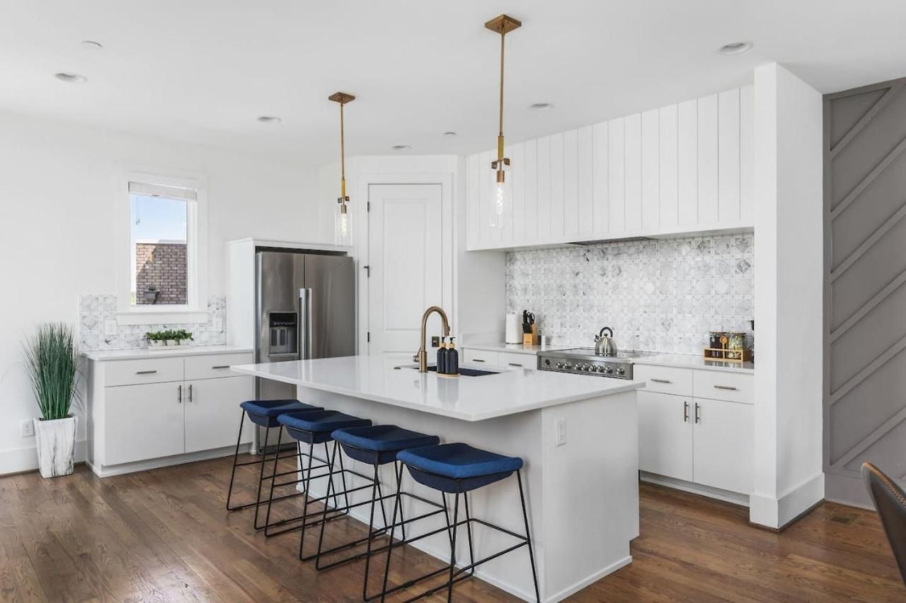 Walk To Belmont, 12 South With Private Patio And Garage * Nashville