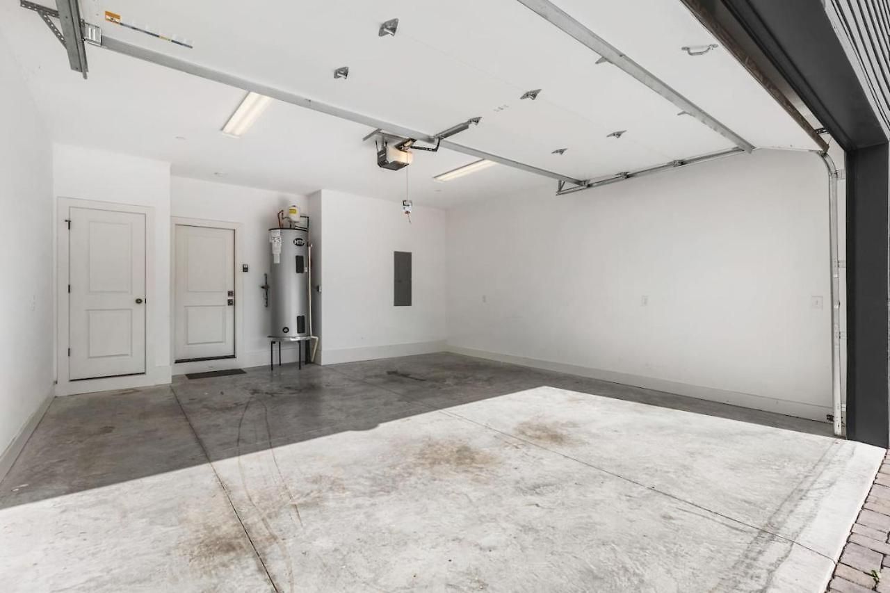 Walk To Belmont, 12 South With Private Patio And Garage * Nashville