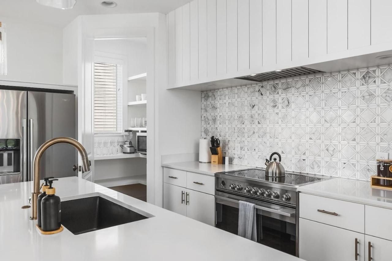 Holiday home Walk To Belmont, 12 South With Private Patio And Garage *