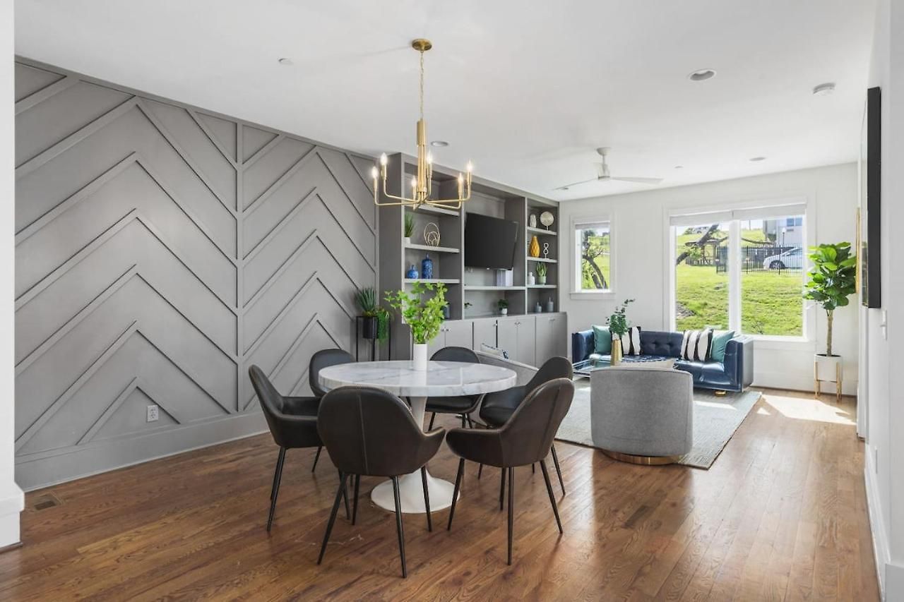Walk To Belmont, 12 South With Private Patio And Garage Nashville