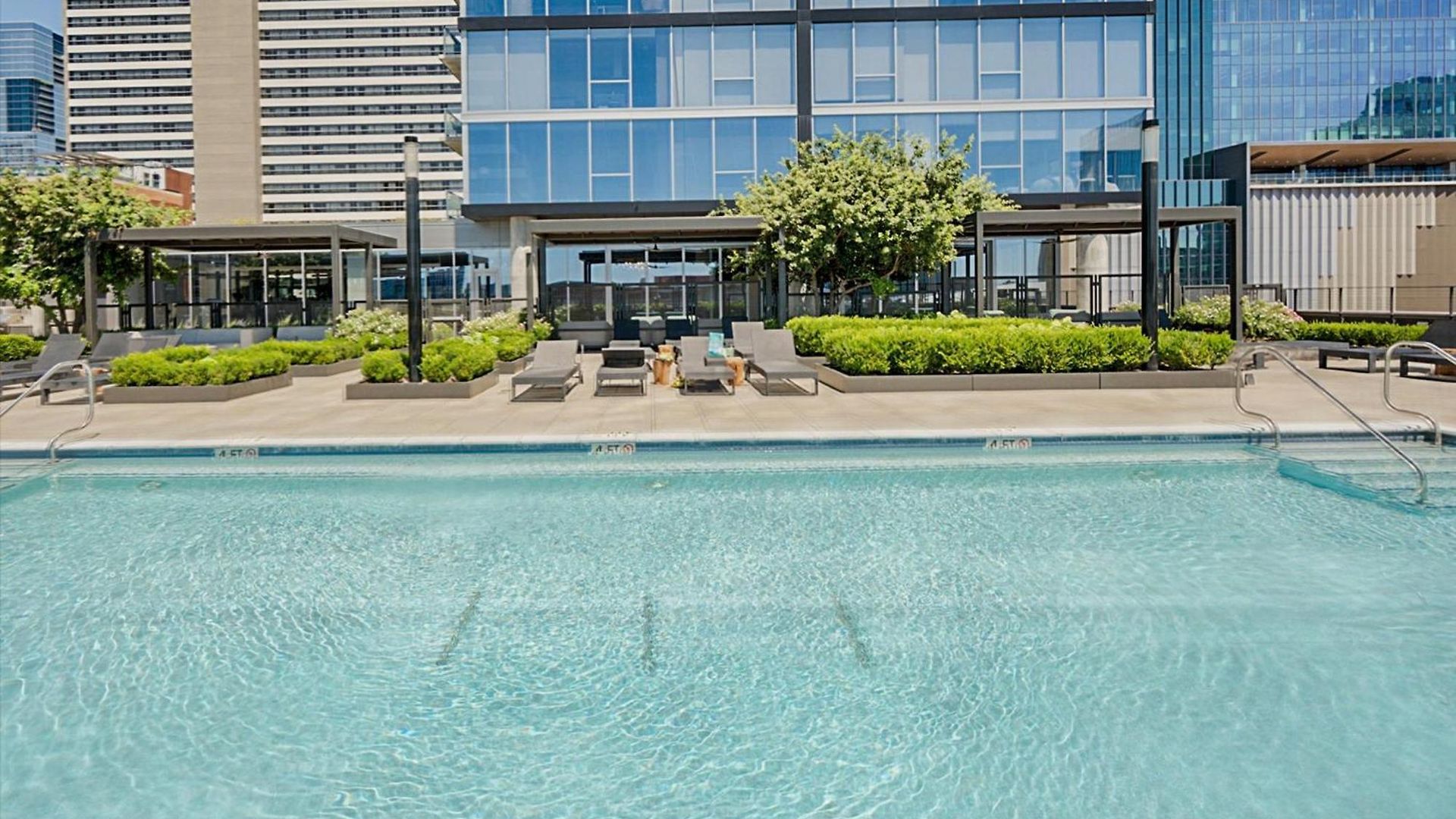 Global Luxury Downtown *