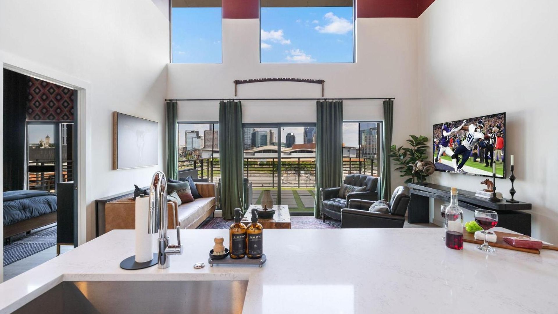 - 635 7th Ave S Unit 608 *
