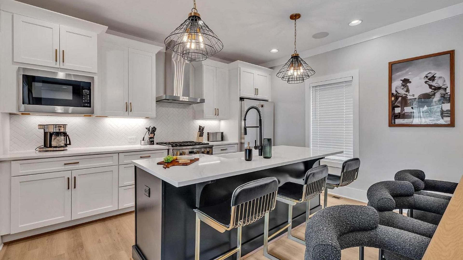 Holiday home Bass - Private Rooftop - 8 Mins To Broadway