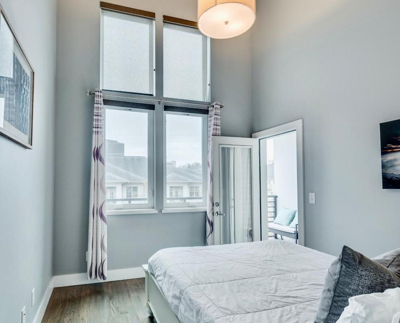 Modern - Mins To Broadway Holiday home *
