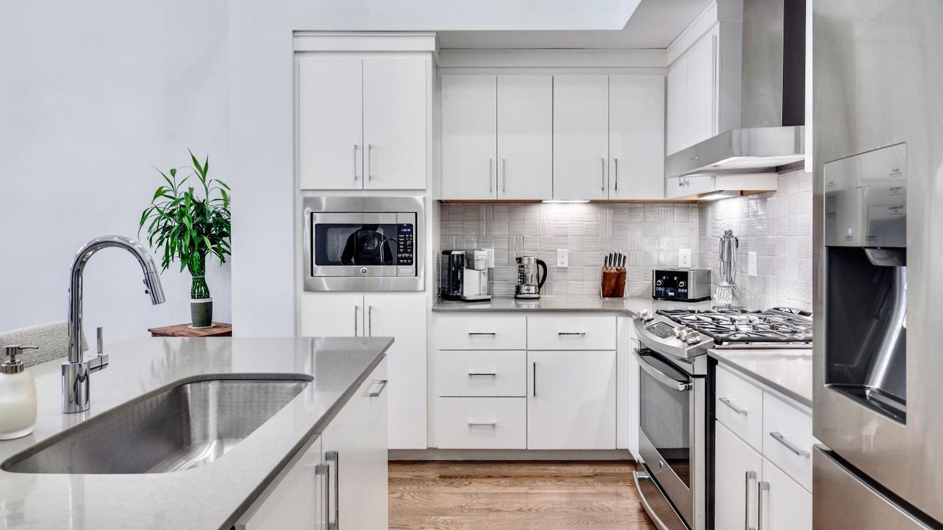 Holiday home Modern - Mins To Broadway