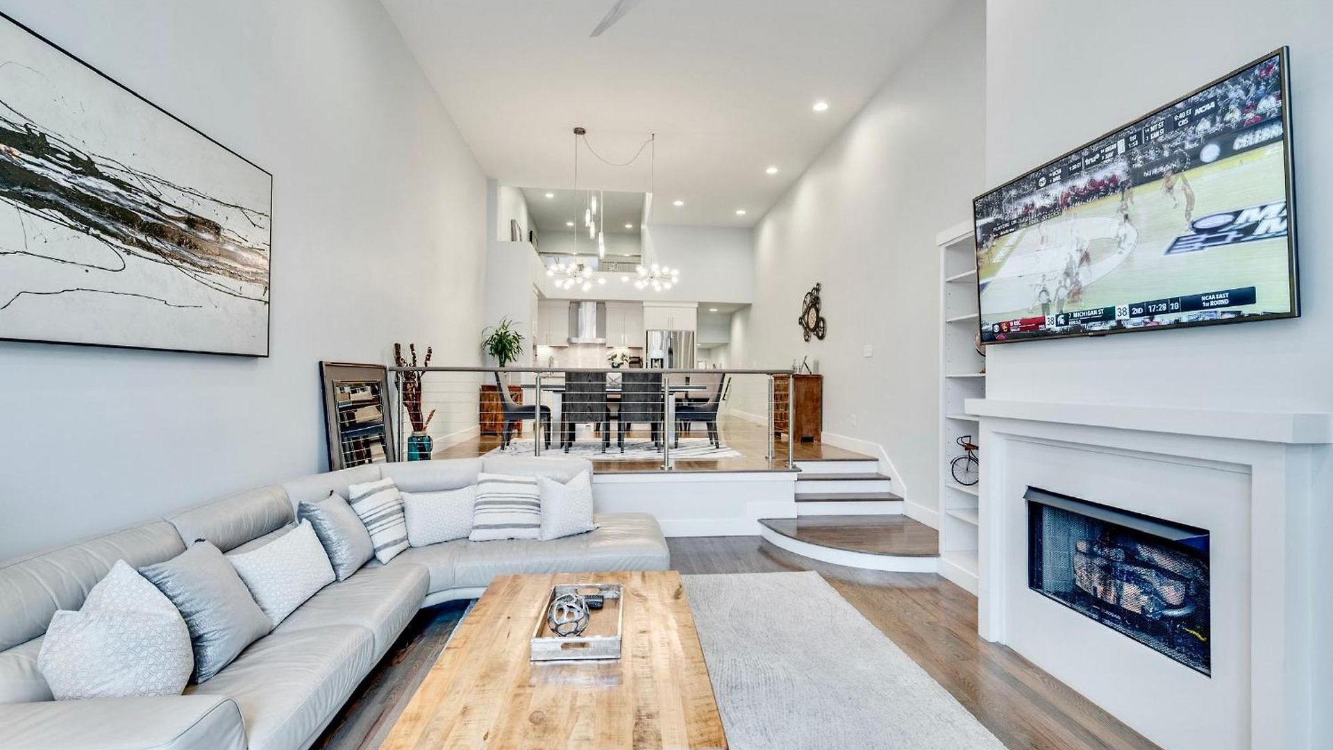 Modern - Mins To Broadway Holiday home *