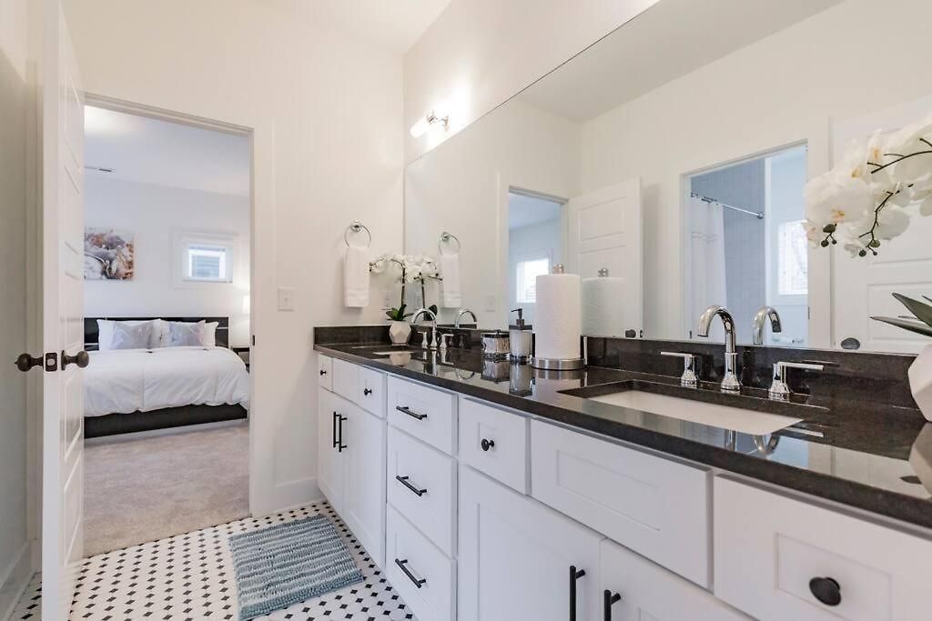 New Luxury Big House Near Gulch 4 King 4 Queen 2 Twin *