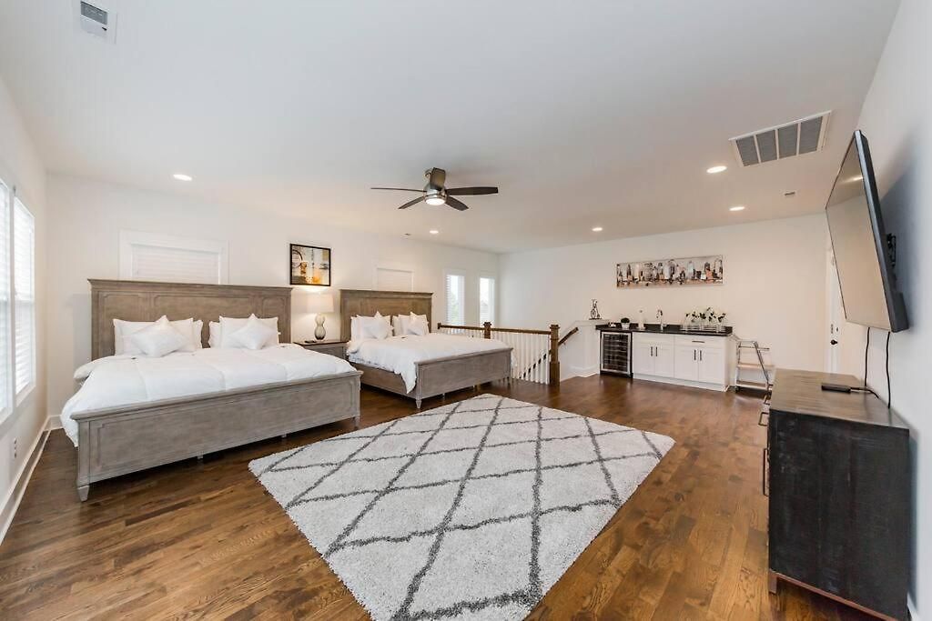 Holiday home New Luxury Big House Near Gulch 4 King 4 Queen 2 Twin Nashville