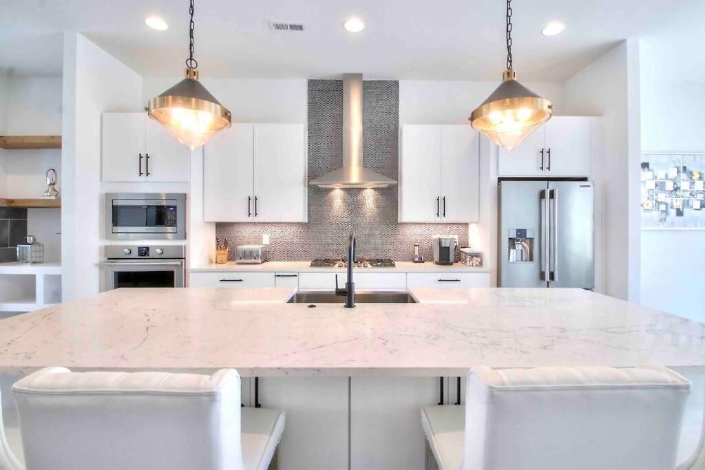 Luxurious Morden Loft Huge Rooftop & Skyline Views