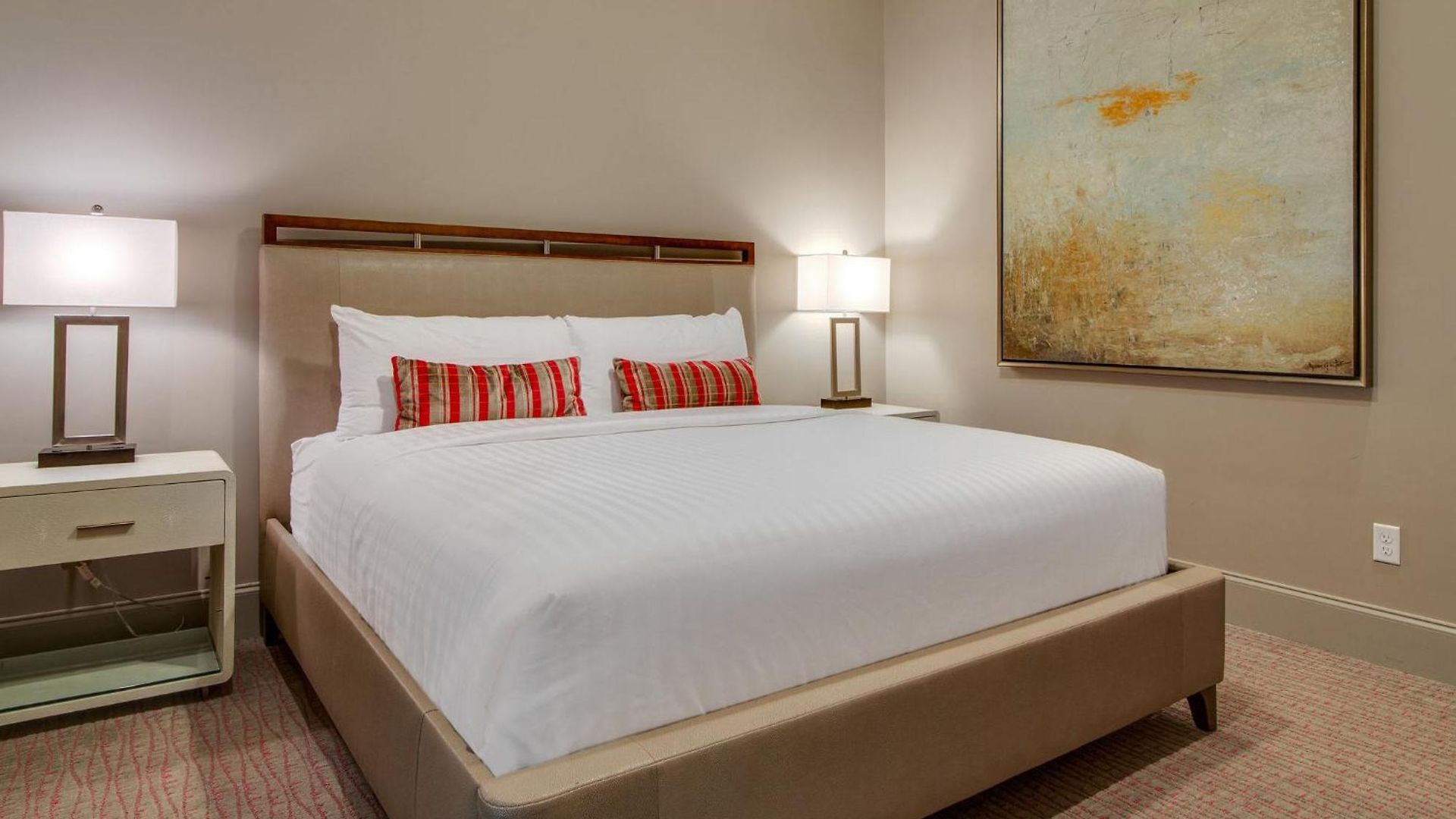 Riverfront Lofts Aparthotel 4*