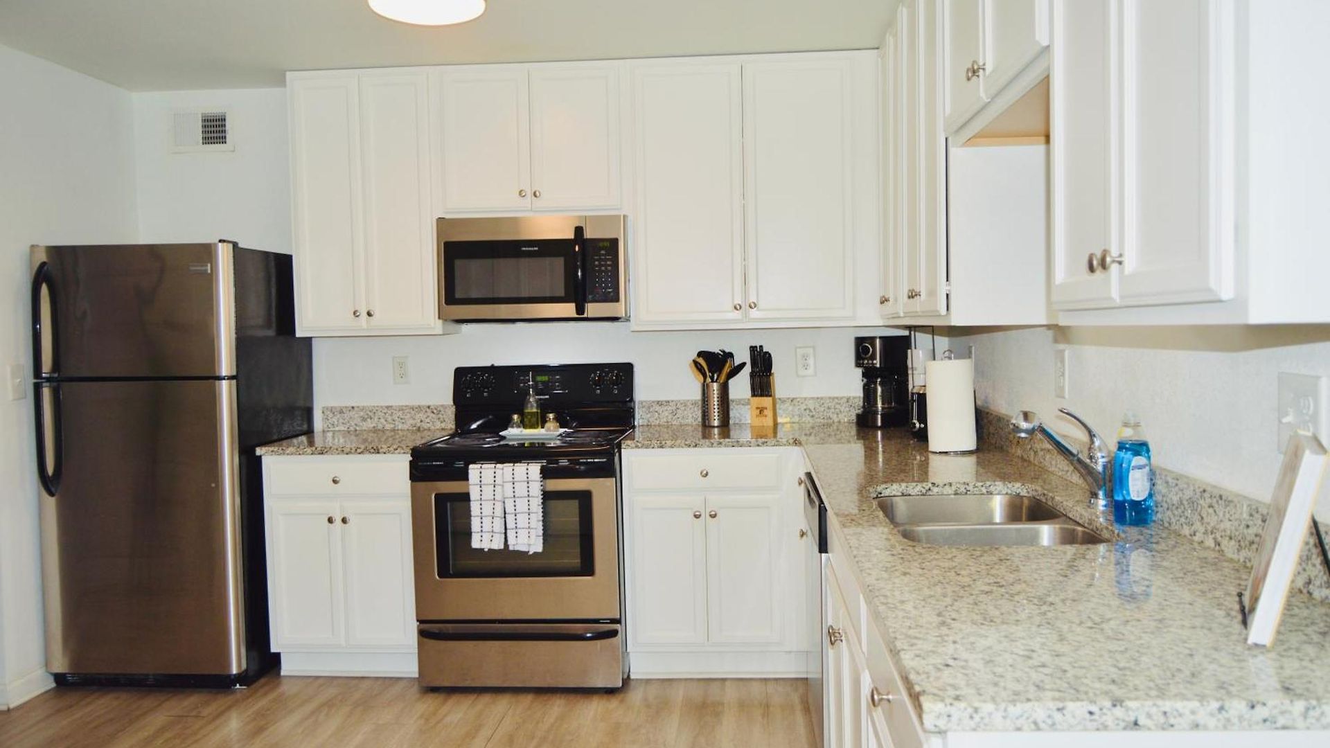 Beautiful Condo,minutes From Broadway Sleep 6! Apartment *