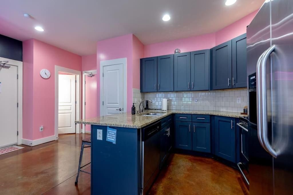 Apartment Spacious 3-story West End | Free Garage Parking For 2 | Walk To Vanderbilt & Music Row Nashville