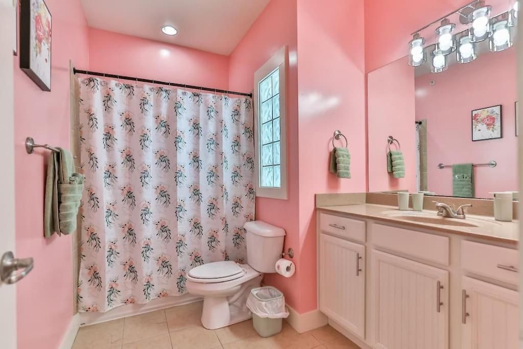 Spacious 3-story West End | Free Garage Parking For 2 | Walk To Vanderbilt & Music Row * Nashville