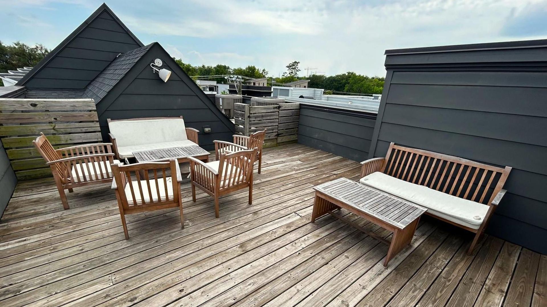 6 Bedroom Gulch Homes, Garages, Rooftops, Walk To Gulch 10 Mins To Broadway, 24 Hour Hospitality Team, Perfect For Groups