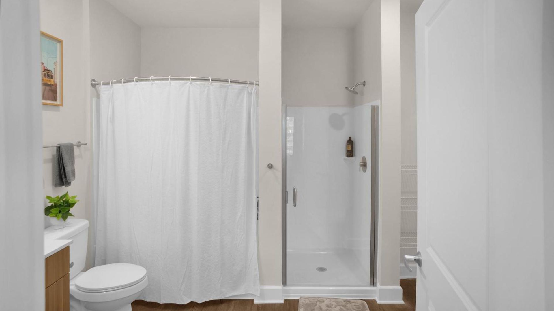 Hendrix Pool Gym Free Parking Apartment