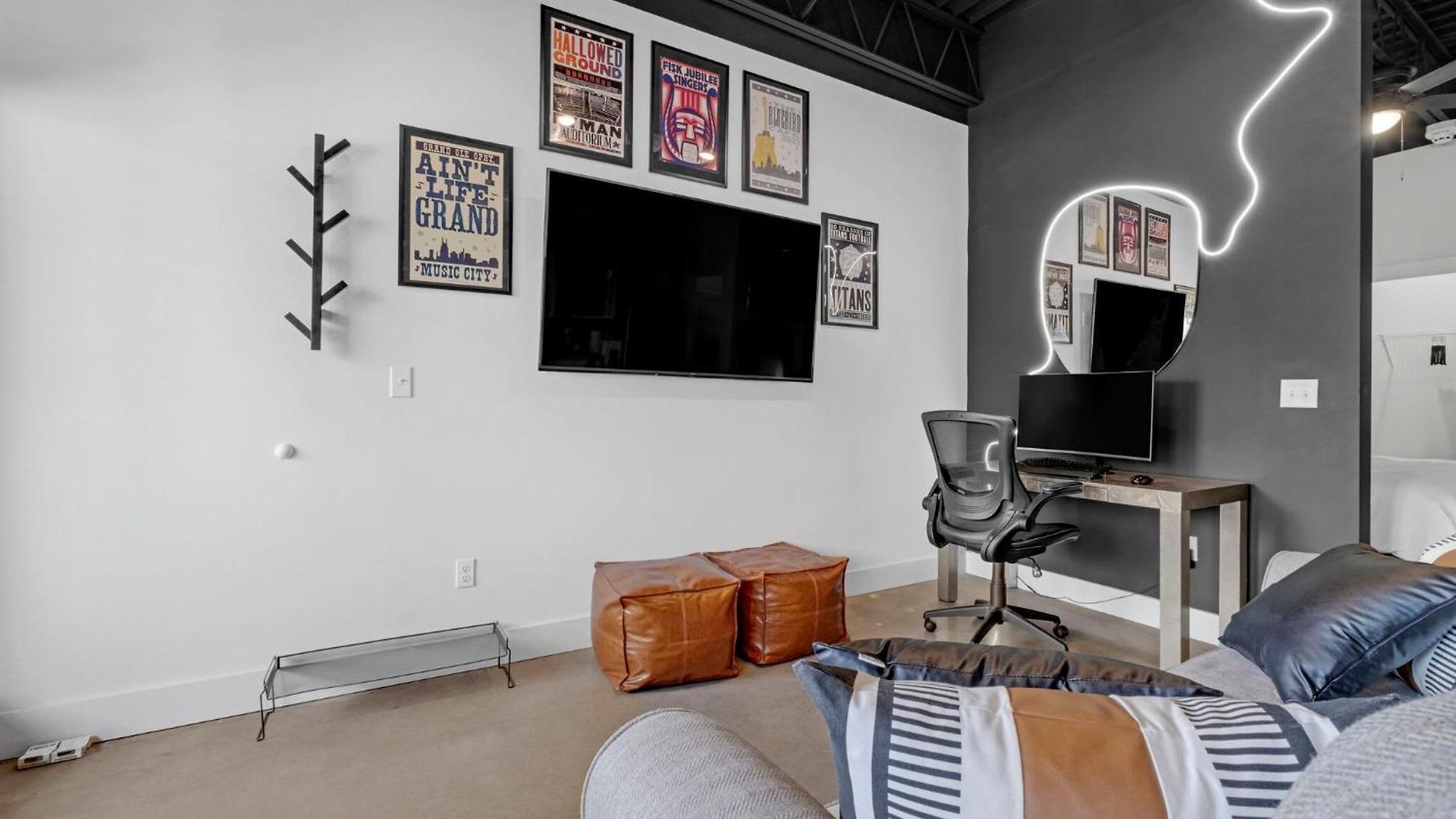 New Sleeps 4 - 7 Mins To Dwtn Apartment