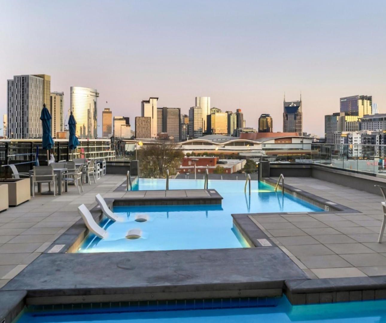 Hendrix Pool Gym Free Parking Apartment