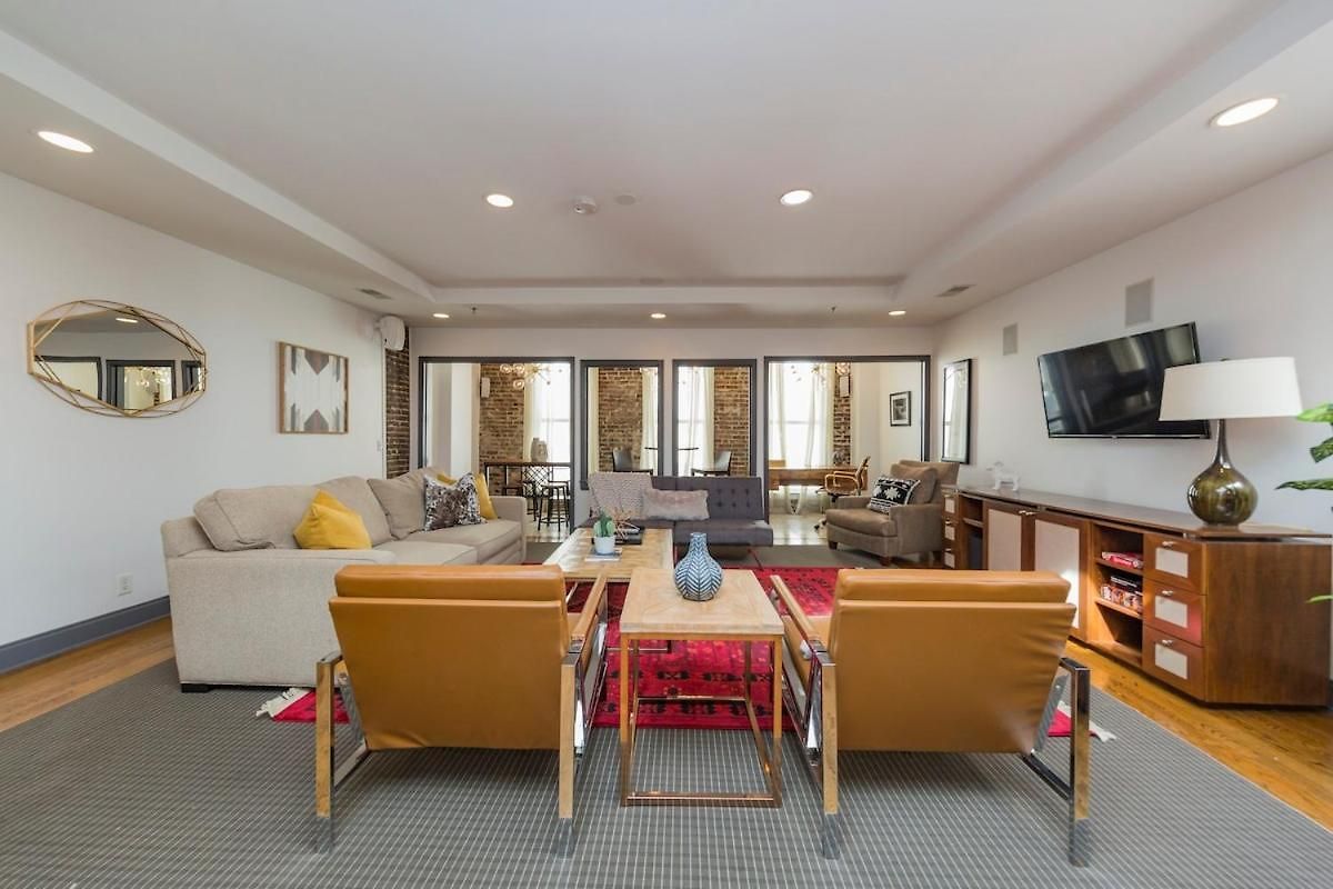 2 Chic Lofts Right On Broadway Strip Sleeps 10 Holiday home Nashville