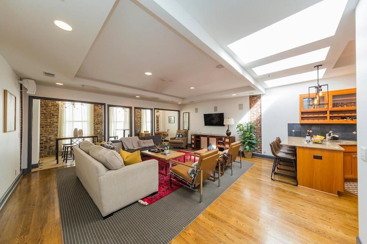 2 Chic Lofts Right On Broadway Strip Sleeps 10 Nashville