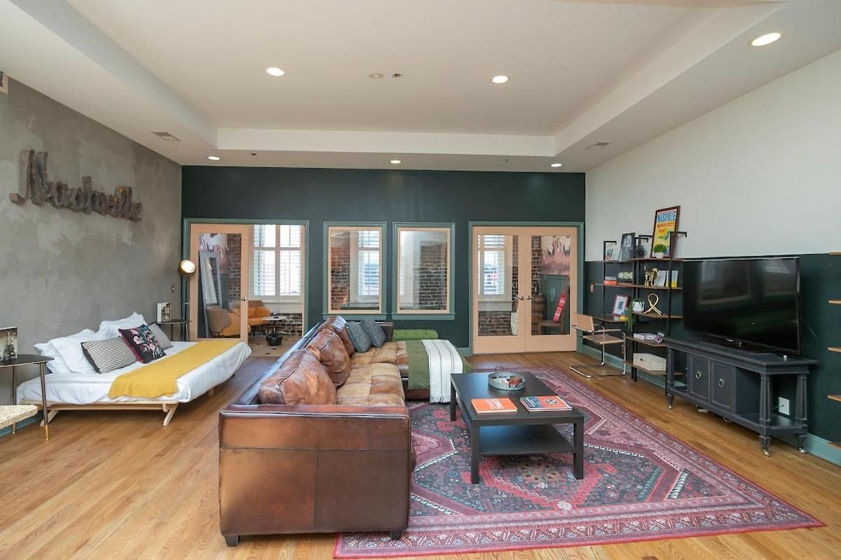 2 Chic Lofts Right On Broadway Strip Sleeps 10 Holiday home Nashville