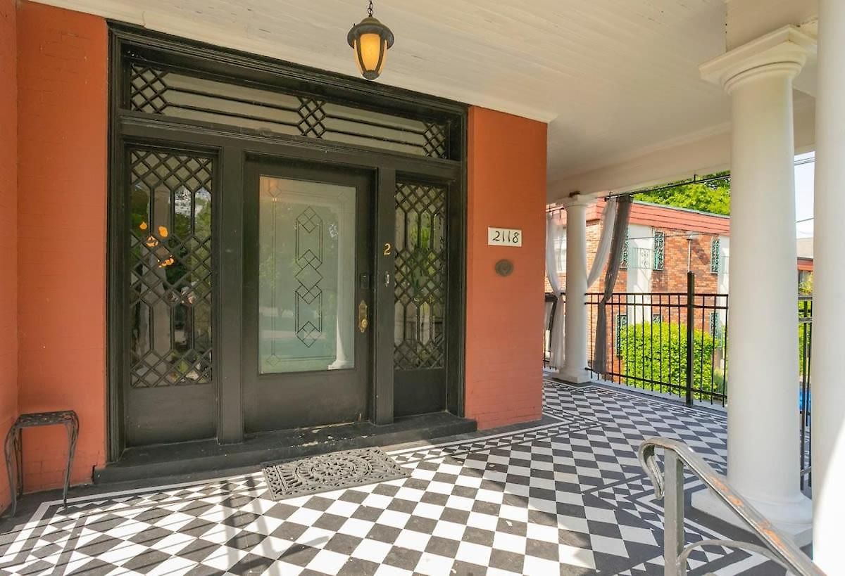 Historic Jewel Walk To Eats & Shops Holiday home *