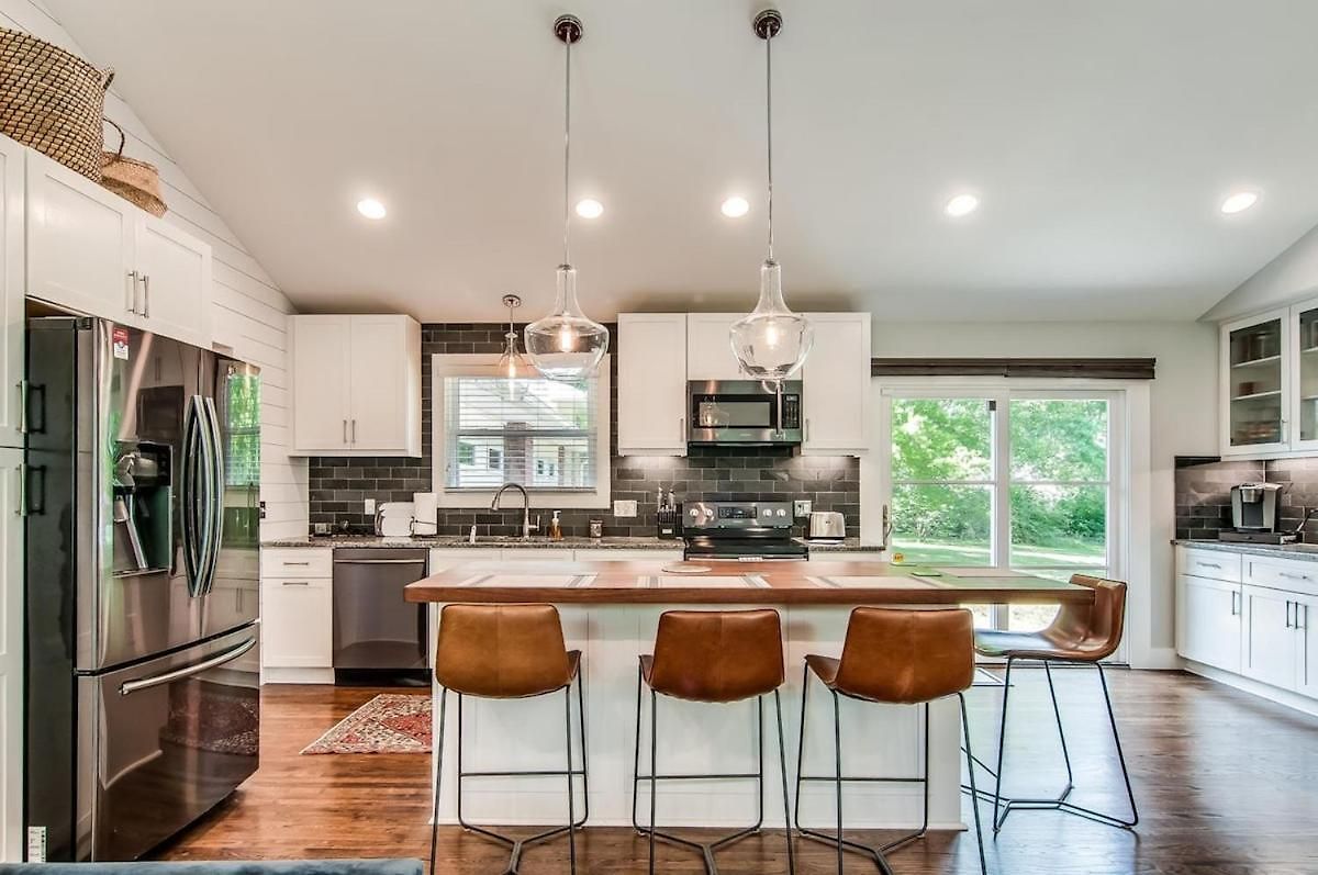 Spacious Modern Ranch 5 Miles To Downtown Holiday home *