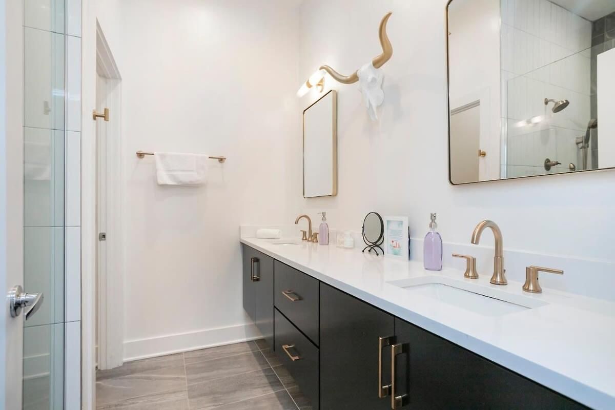 Holiday home 1 Mile To Downtown 4br 4ba W Rooftop Deck