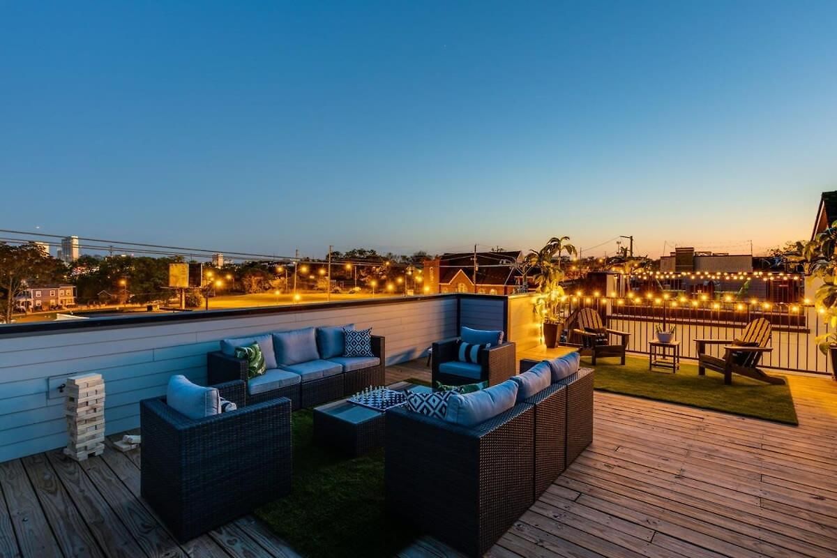 1 Mile To Downtown 4br 4ba W Rooftop Deck