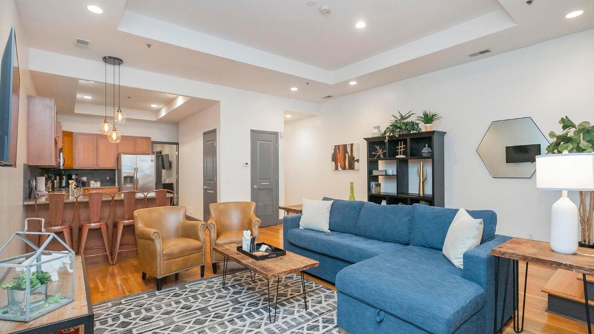 Apartment Loft Literally On Broadway Live Music & Bars *