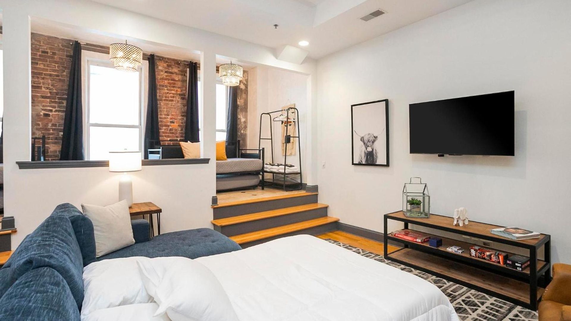 Loft Literally On Broadway Live Music & Bars *