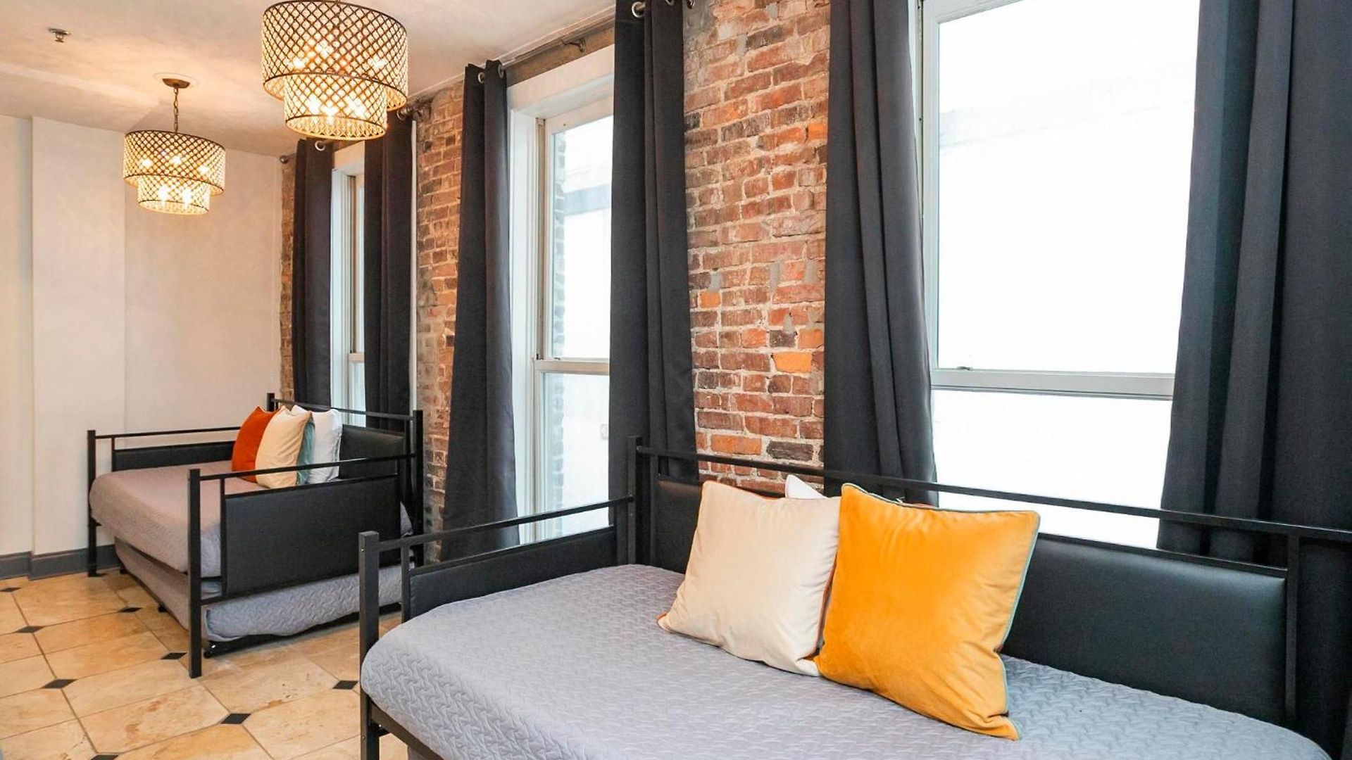 Apartment Loft Literally On Broadway Live Music & Bars *