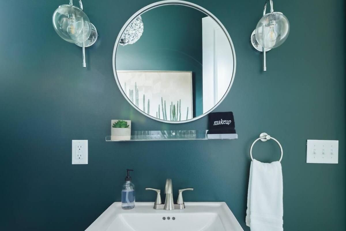 Holiday home Relax Into Urban Chic At A Textured East *