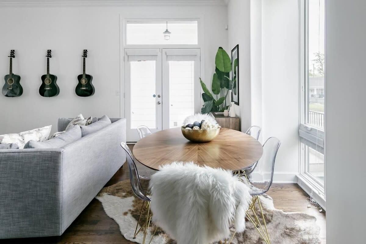 Relax Into Urban Chic At A Textured East Holiday home *