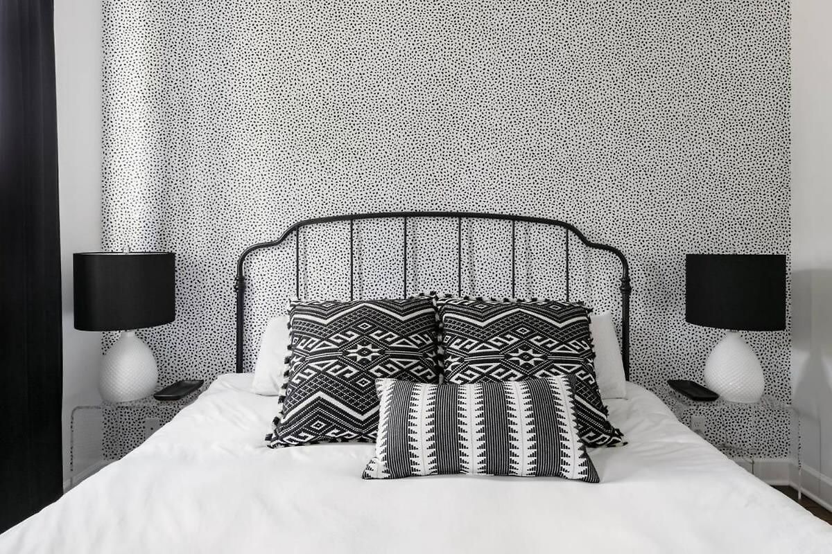 Relax Into Urban Chic At A Textured East Holiday home