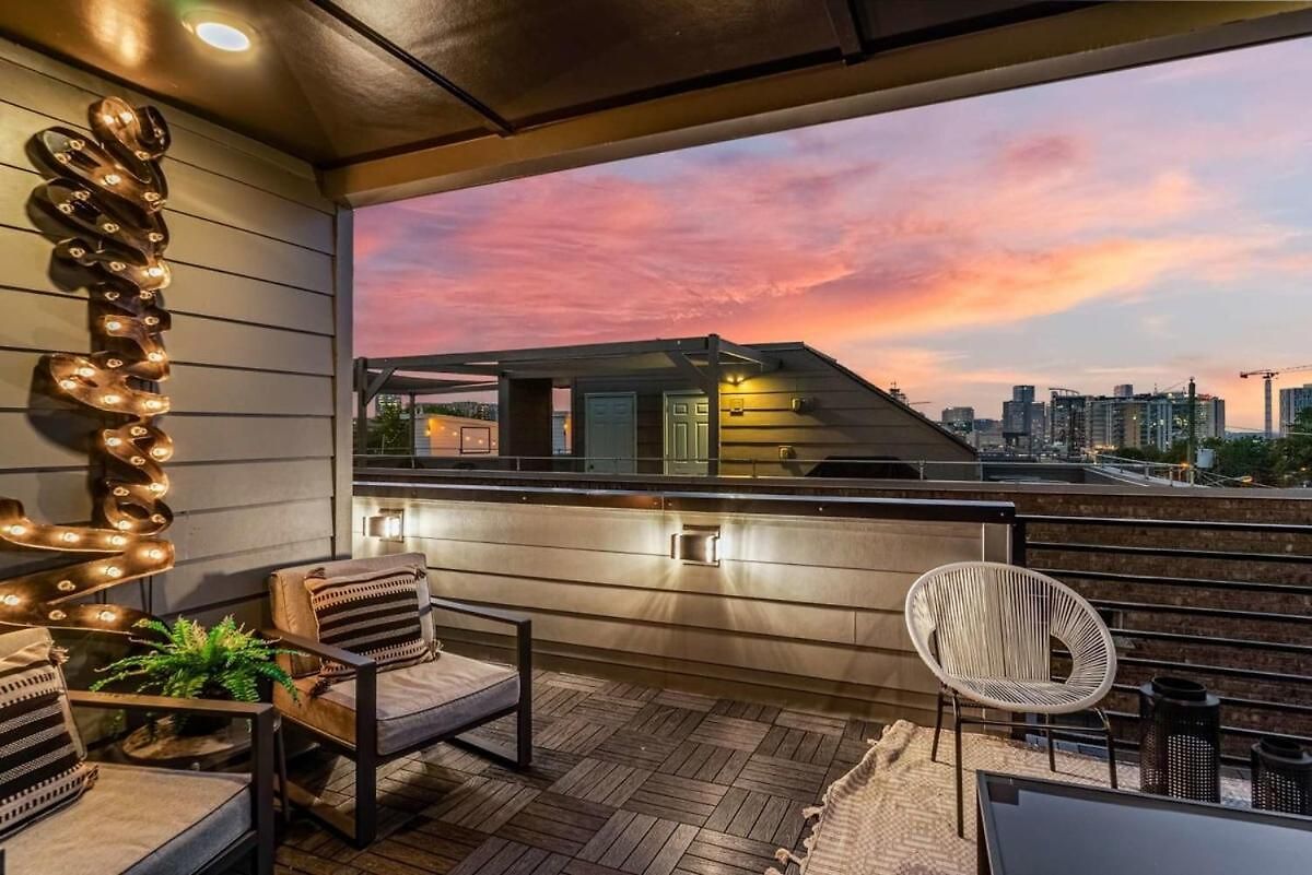 Stylish New Gulch Rooftop Deck W Views Holiday home *