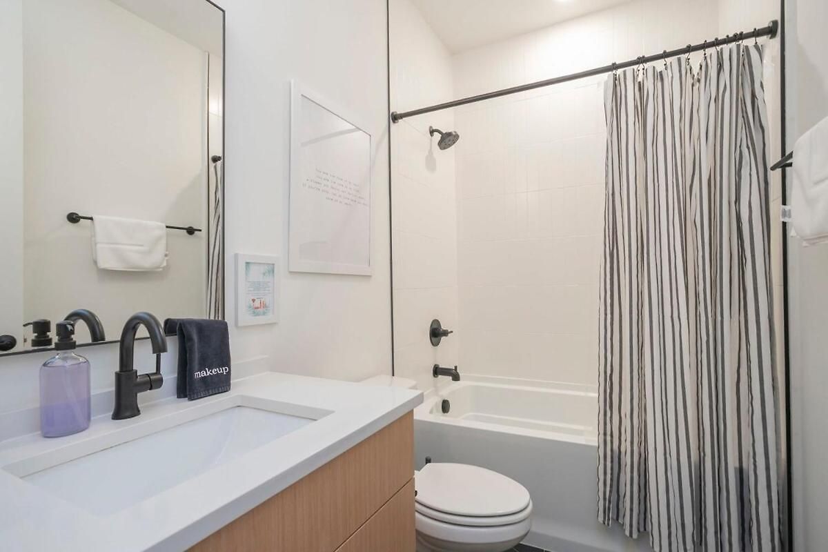 Stylish New Gulch Rooftop Deck W Views