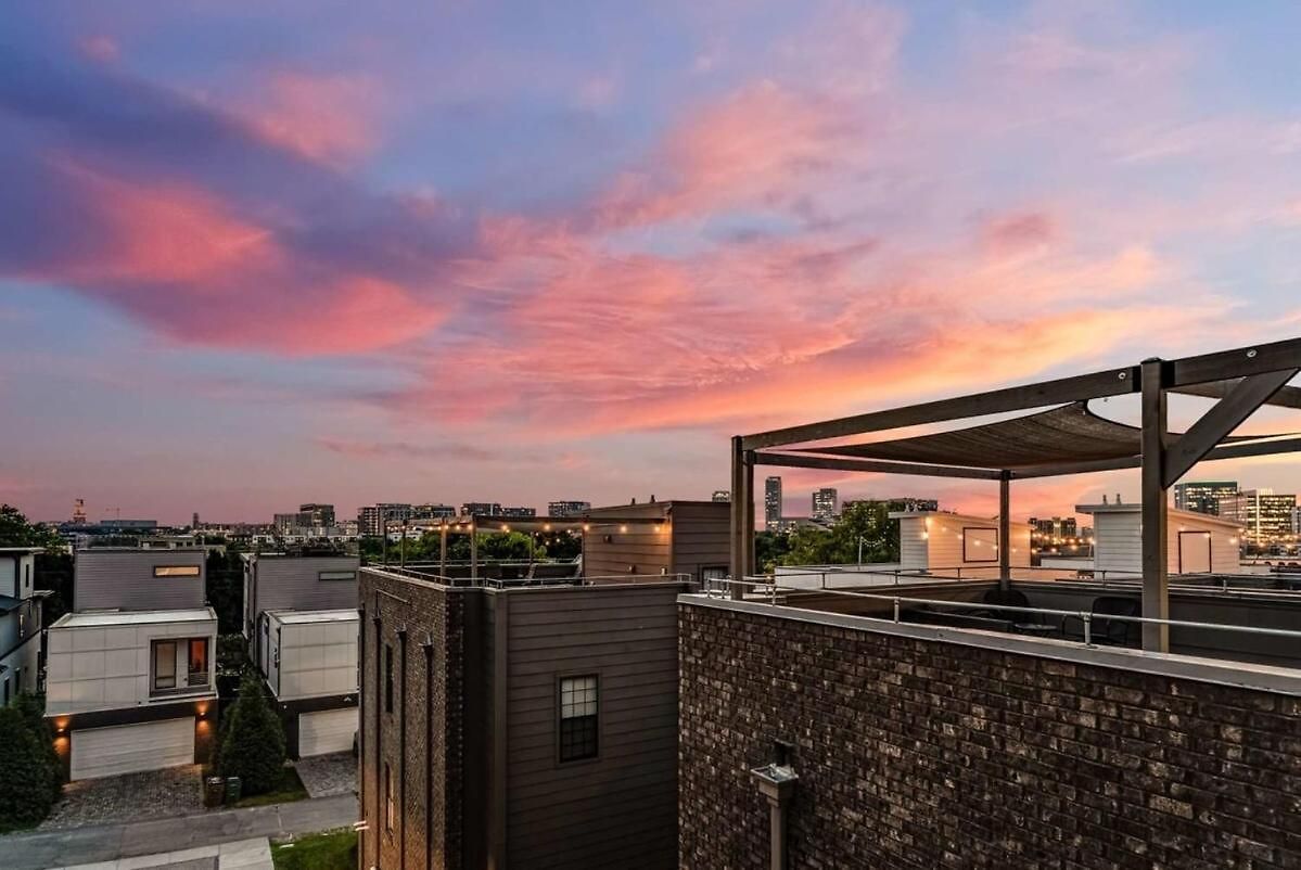 Stylish New Gulch Rooftop Deck W Views Holiday home Nashville