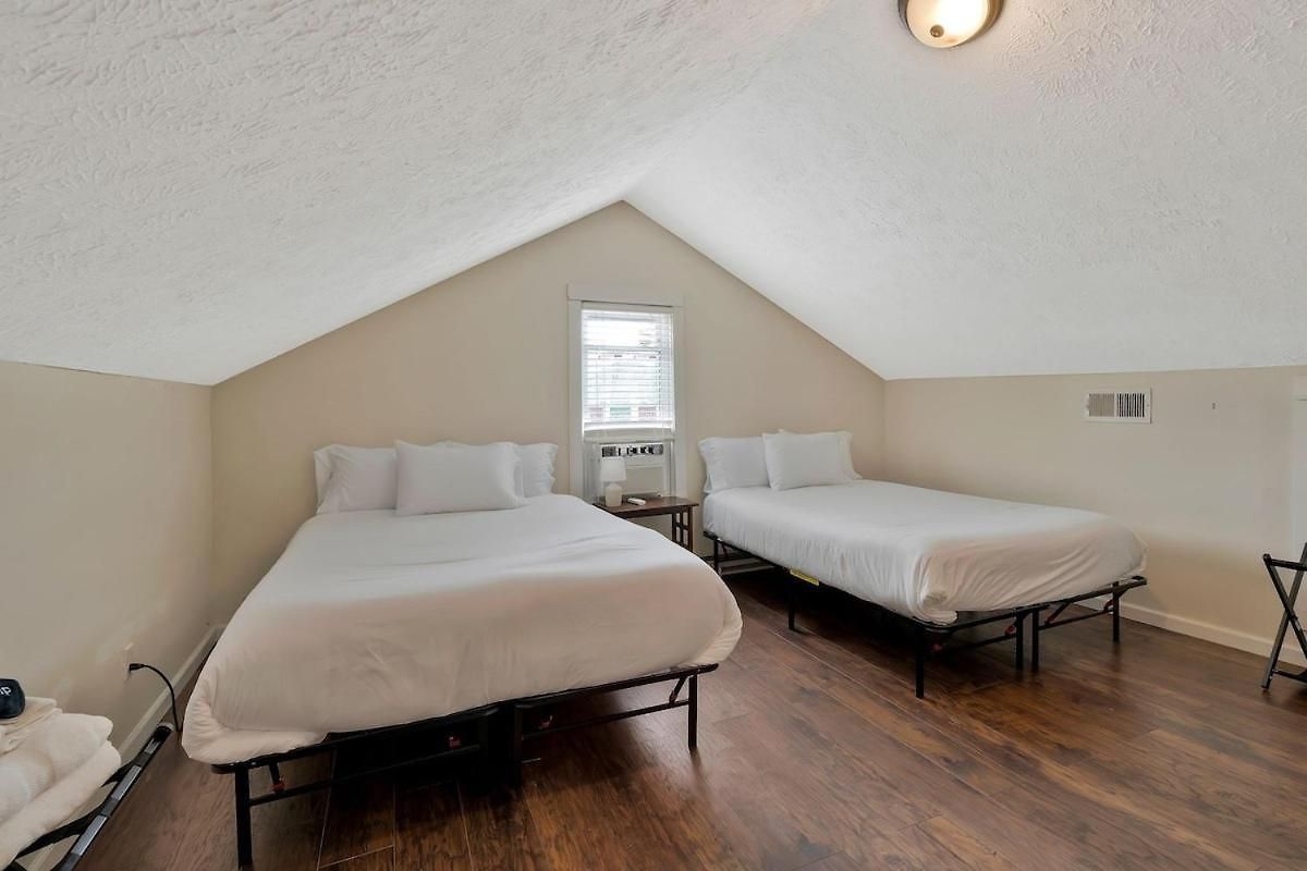 Spacious 3 Bedroom 3 Miles To Dt Holiday home *