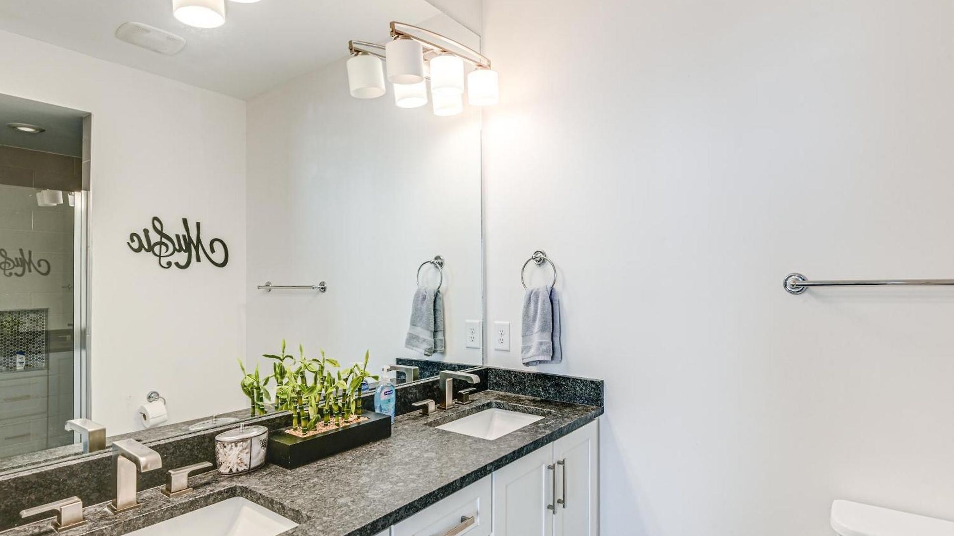 Bright Townhome ~ 5 Mi To Downtown! Holiday home Nashville
