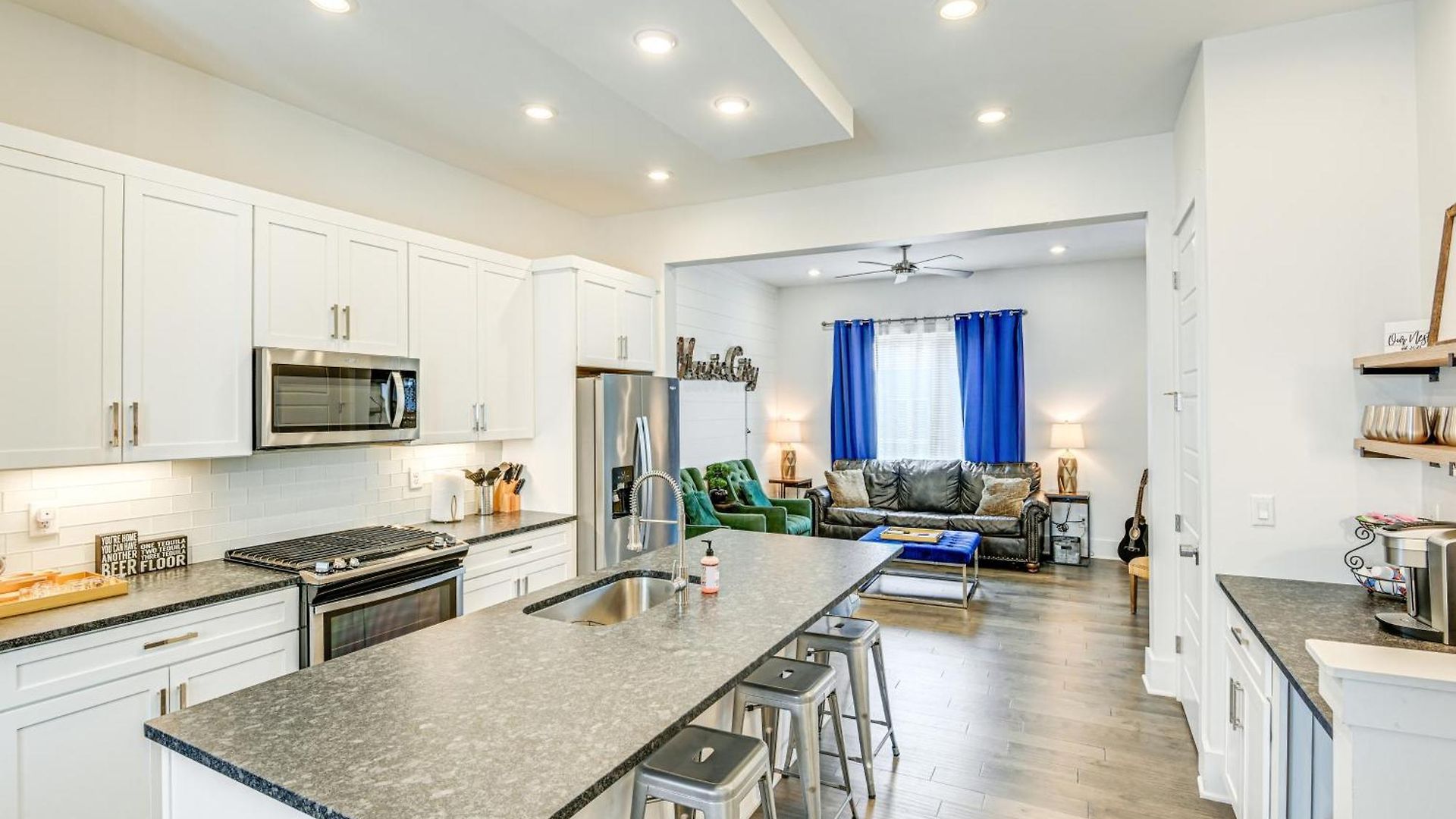 Holiday home Bright Townhome ~ 5 Mi To Downtown!