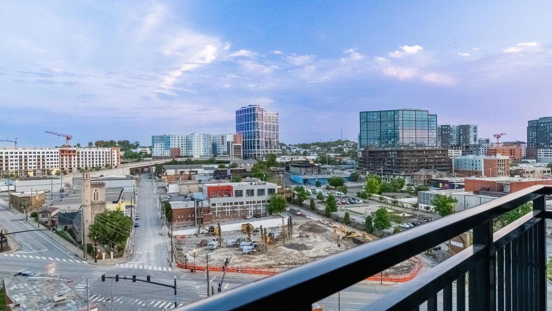 New In Nashville, Pool Gym Rooftop & Laundry 5 Min From Broadway Apartment Nashville