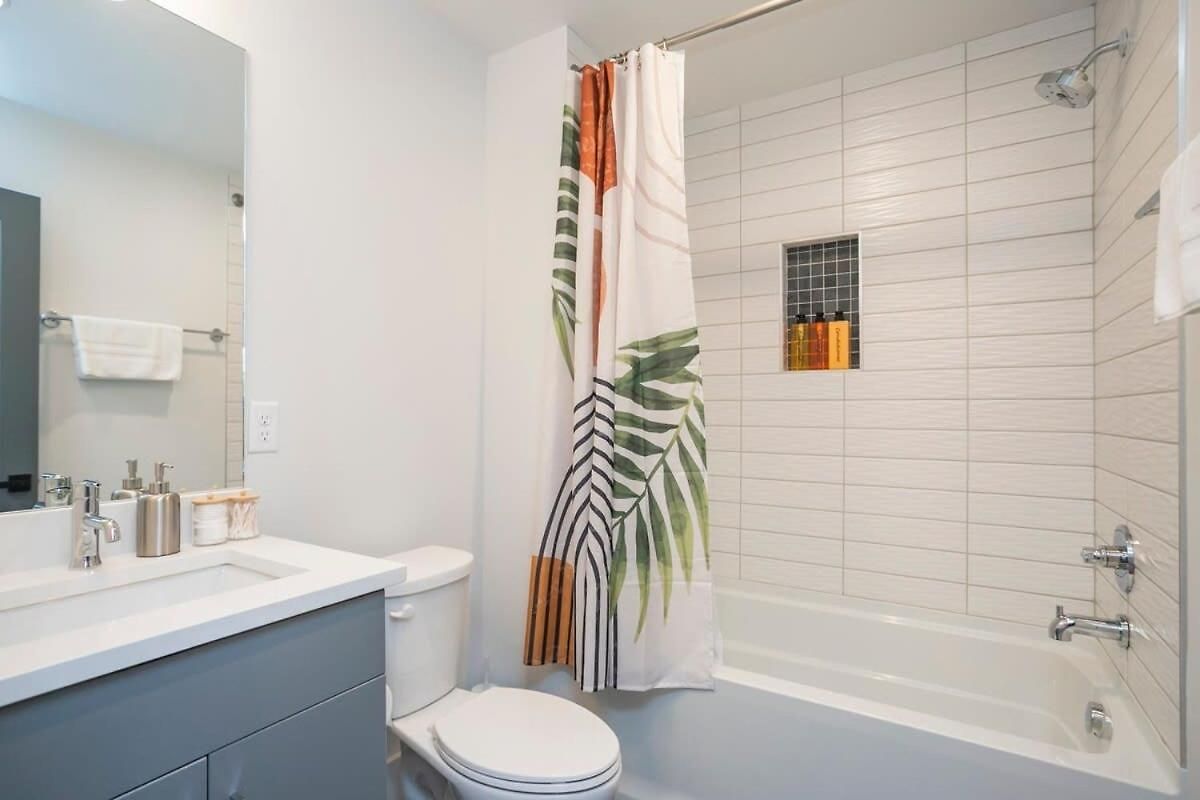 Fabulous Location Walk To Food & Bars Roof Deck * Nashville