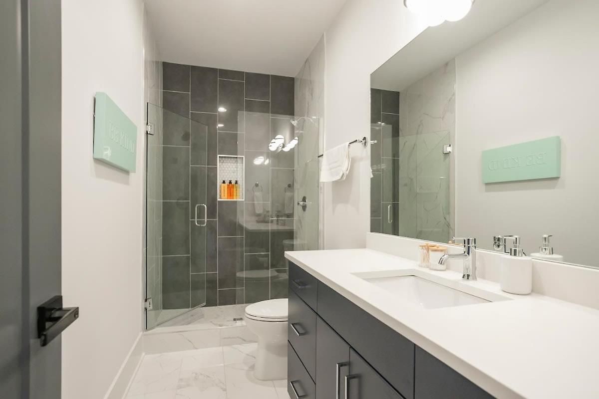 Fabulous Location Walk To Food & Bars Roof Deck *