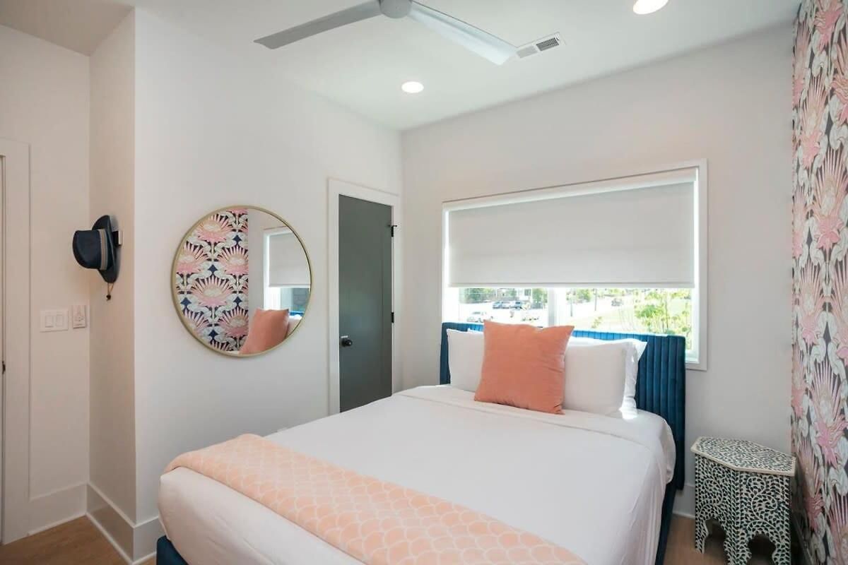 Fabulous Location Walk To Food & Bars Roof Deck Holiday home