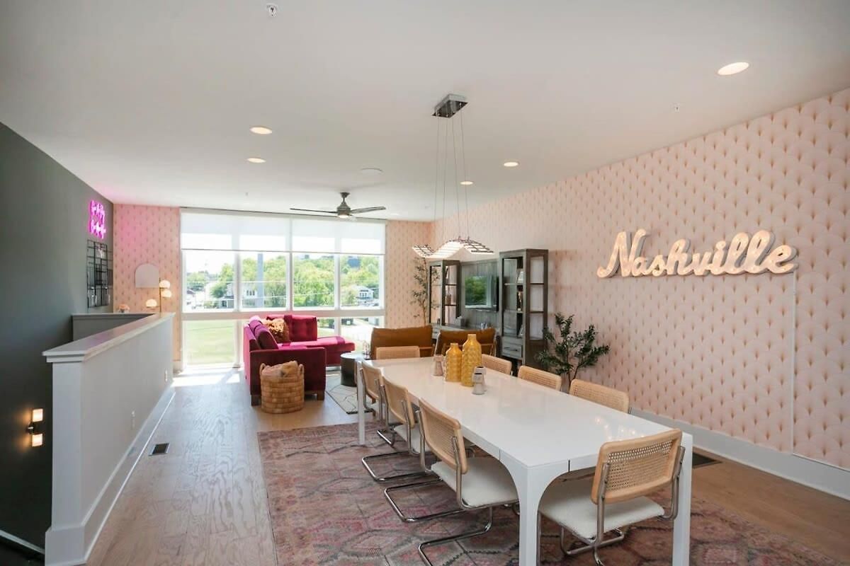 Fabulous Location Walk To Food & Bars Roof Deck Holiday home
