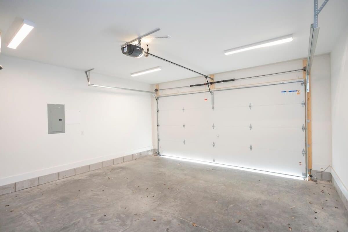 2 Miles To Broadway W Rooftop Deck Grill & Garage Holiday home *